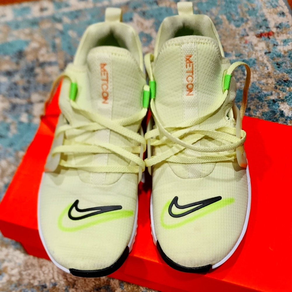 Women's Nike Shoes, Light Yellow, Size 9